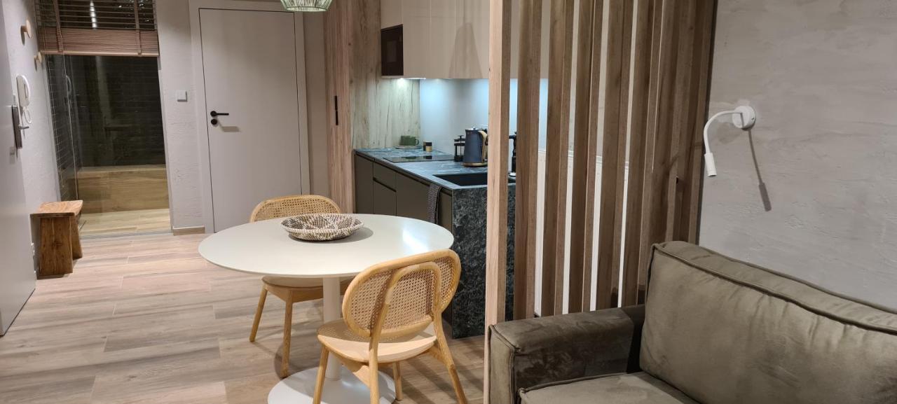Apartment Zurawia 18 *